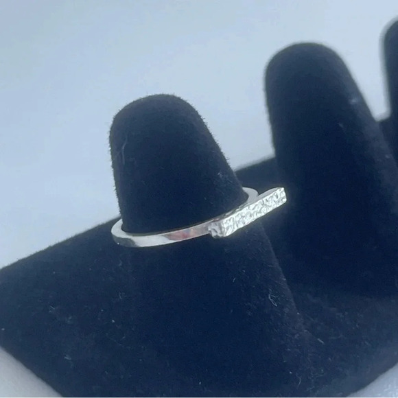 925 Sterling Silver Hammered Ring - Picture 4 of 5